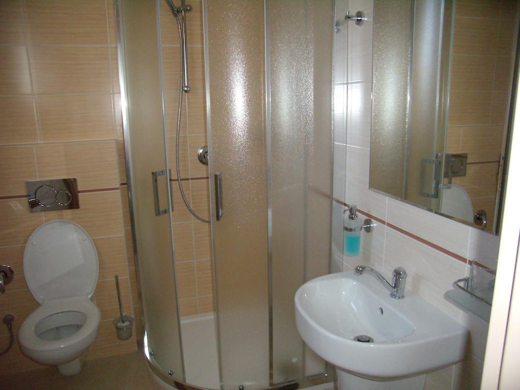 Penzion Iris Hotel Rajecke Teplice Bagian luar foto