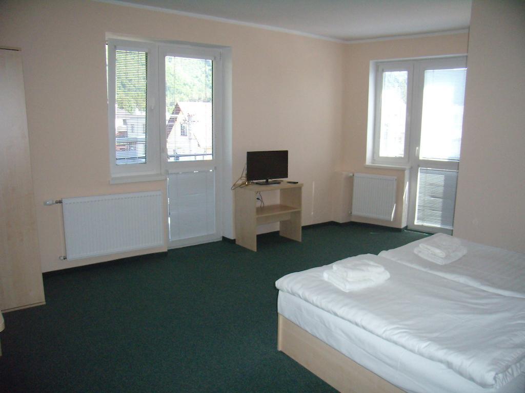 Penzion Iris Hotel Rajecke Teplice Bagian luar foto